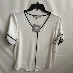 Marc New York white  Blouse with black Trim. Size M. INV25/308